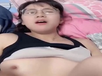 คลิปเซ็กส์เหมือน Quynh Sex กับเขาสัก
