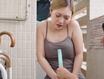 ลูกสาว -ในกฎหมายถูกคุกคามโดยนายทองเมื่อสามีของเขาไปเที่ยวธุรกิจ
