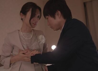 ลูกชายเพิ่งจบการศึกษาจากแม่เลี้ยงของเขาเพื่อสำรวจ