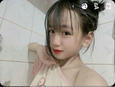 ประณามกลีบดอกแรกของ mai nhi