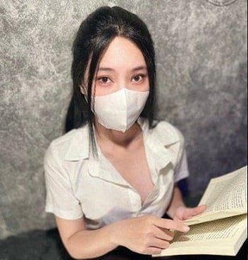 Để khuyến khích học sinh học bài, cô giáo cho họ thử nghiệm tình yêu