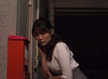 น้องสาวที่เย้ายวนใจกับเพื่อนบ้านที่เซ็กซี่เพราะเสียงและตอนจบที่ไม่คาดคิดในภาพยนตร์เรื่องเพศ