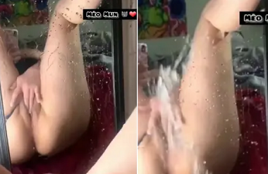 ฉันช่วยตัวเองเพื่อยิงน้ำหี