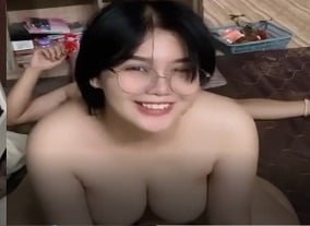 ภรรยาของหีกำลังเปิดเผยร่างกายที่สวยงามของเธอ
