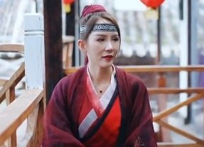 คนที่บิดเบือนต้องการผู้หญิงที่มีหน้าอกเต็มว่าน้ำออกมาจากร่างกายของพวกเขา