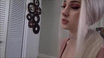 Skylar Vox เต้นบนไดโนเสาร์ยักษ์
