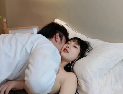 สำรวจดินแดนใหม่กับแฟนของเธออย่างหลงใหลตลอดทั้งคืนในโรงแรม