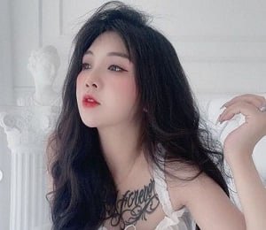 บนเตียง Phuong Min โชว์ร่างร้อนของเธอกับแฟนของเธอในเกมตัวหนา